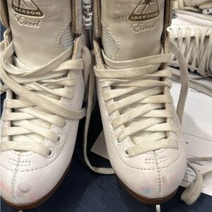 JACKSON Kids White skates